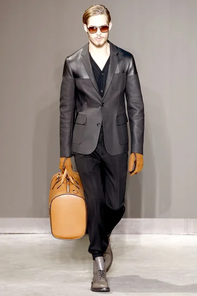 Look 12